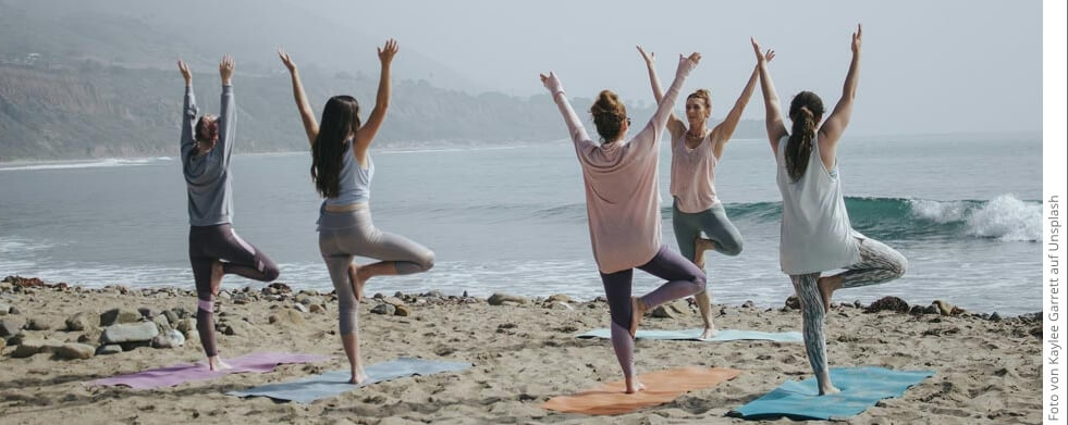 Sanivita Themenwelt | Yogaübung mit Yogablock aus Kork